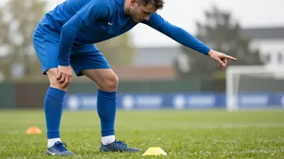 Dundee are exploring the free agent market after captain Simon Murray and midfielder Fin Robertson suffered ACL injuries...